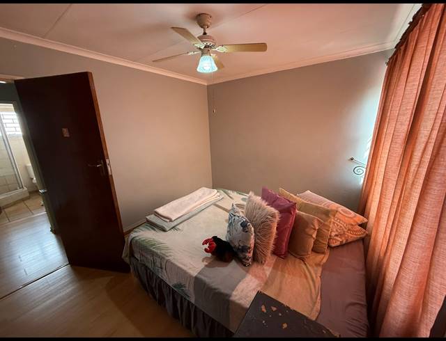 3 BEDROOM TOWNHOUSE FOR SALE IN VANDERBIJLPARK CE 3